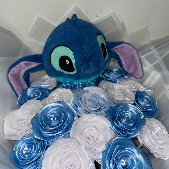 I’m selling this stitch eternal bouquet - Picture 2 of 5